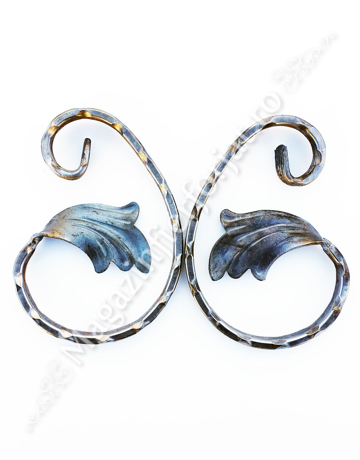 10.241.01 Ornament C 150x100mm cu o frunza din platband 12x6mm amprentat