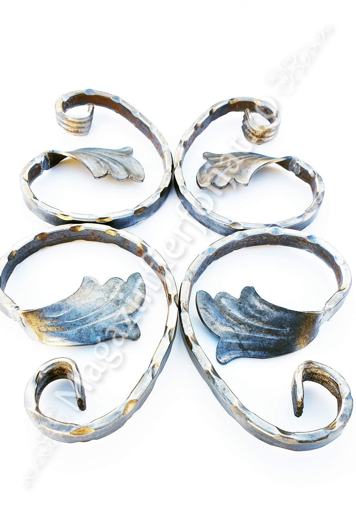 10.241.01 Ornament C 150x100mm cu o frunza din platband 12x6mm amprentat