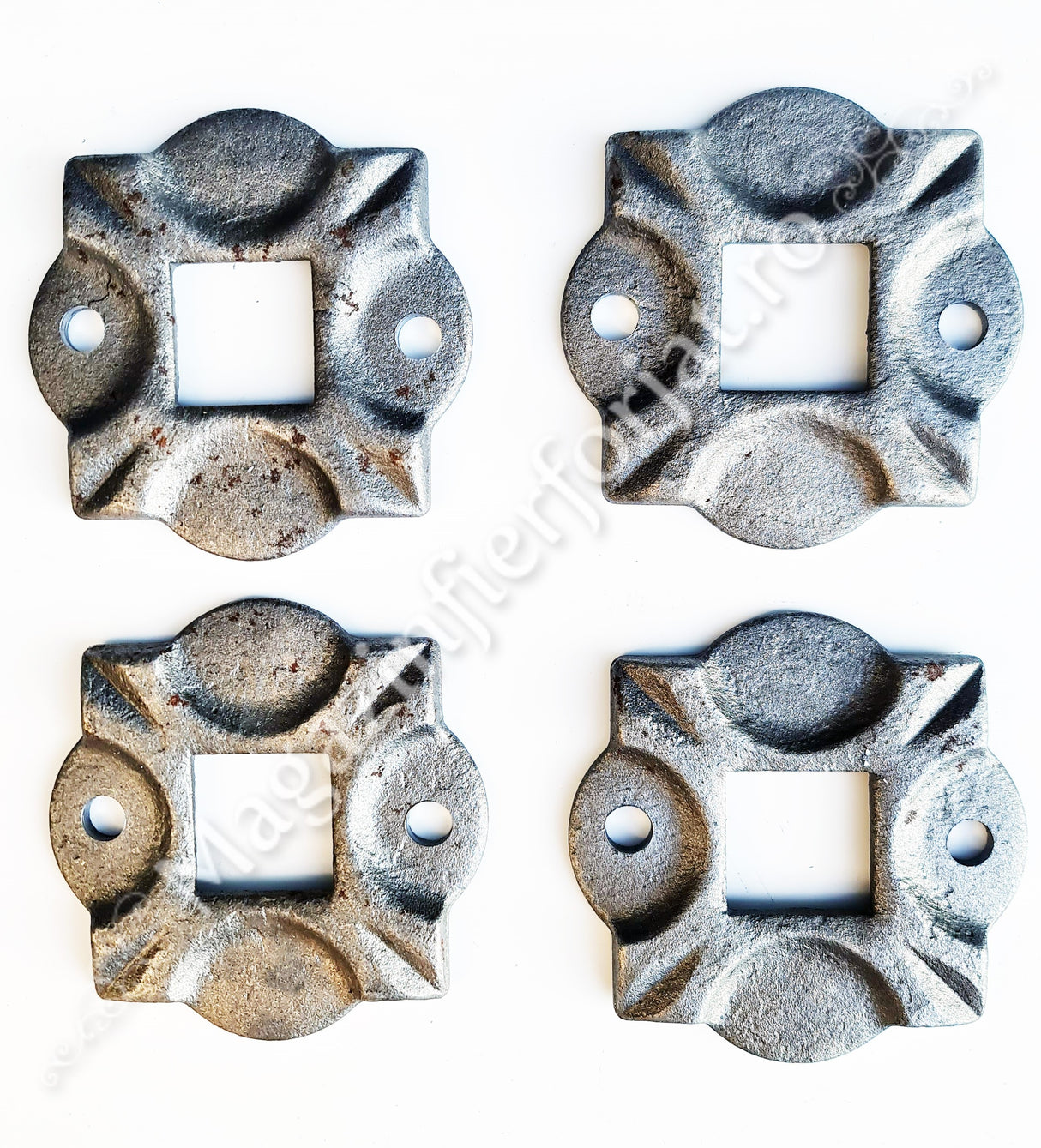 116/A/7/2G Placa de prindere stalp balustrada, cu 2 GAURI DE MONTAJ, 100x100x10mm cu gaura de 30x30mm turnata din OTEL