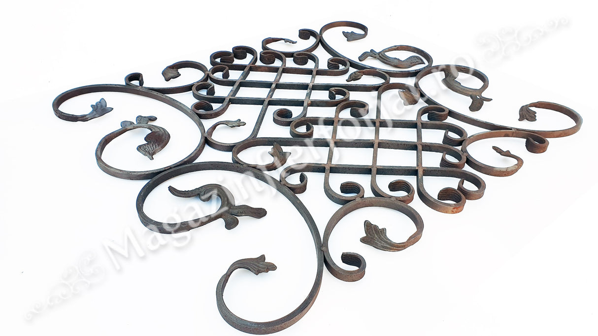 13.042.01 Panou medalion cu frunze 370x880mm din platband forjat 16x8mm neted