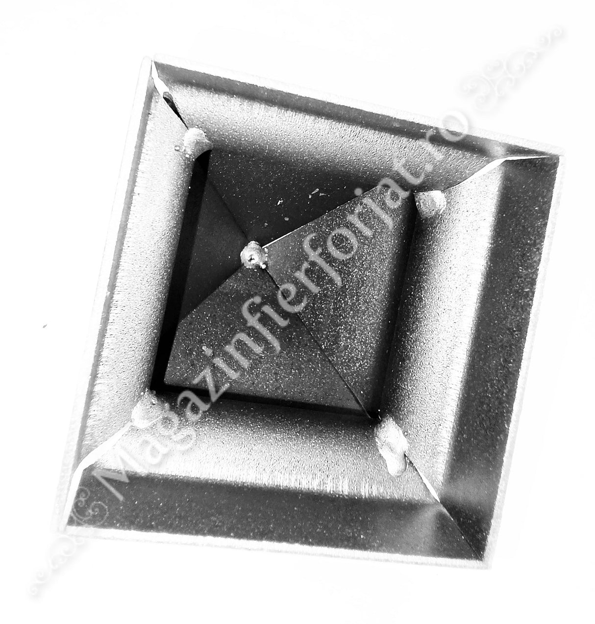 167/11 Capac PIRAMIDAL INALT - SUDAT PARTIAL cu 4 dimensiuni: 80x80mm / 100x100mm / 120x120mm / 150x150mm, grosime 2.30mm, de la Arteferro Italia