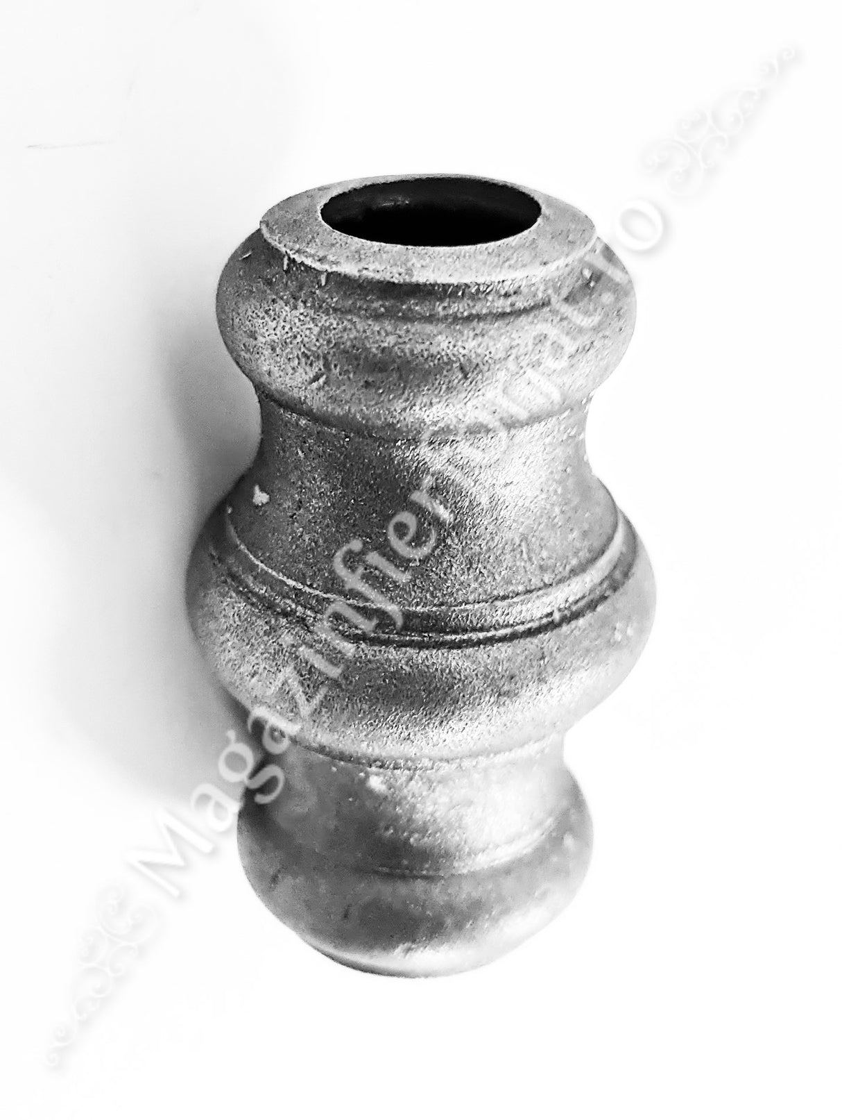 41.000.16 Pafta turnata cu basorelief H.64mm, interiorul rotund D.16mm, aliaj fier-fonta sudabila