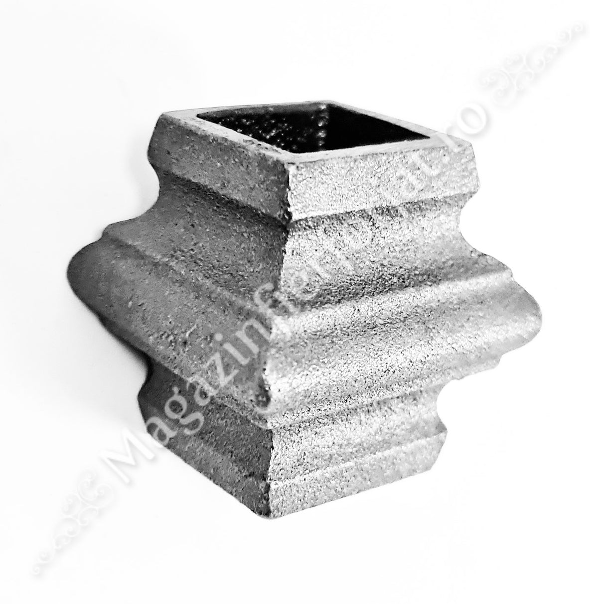 41.130.20 Pafta turnata cu basorelief H.45mm, interiorul 21.5x21.5mm, aliaj fier-fonta sudabila