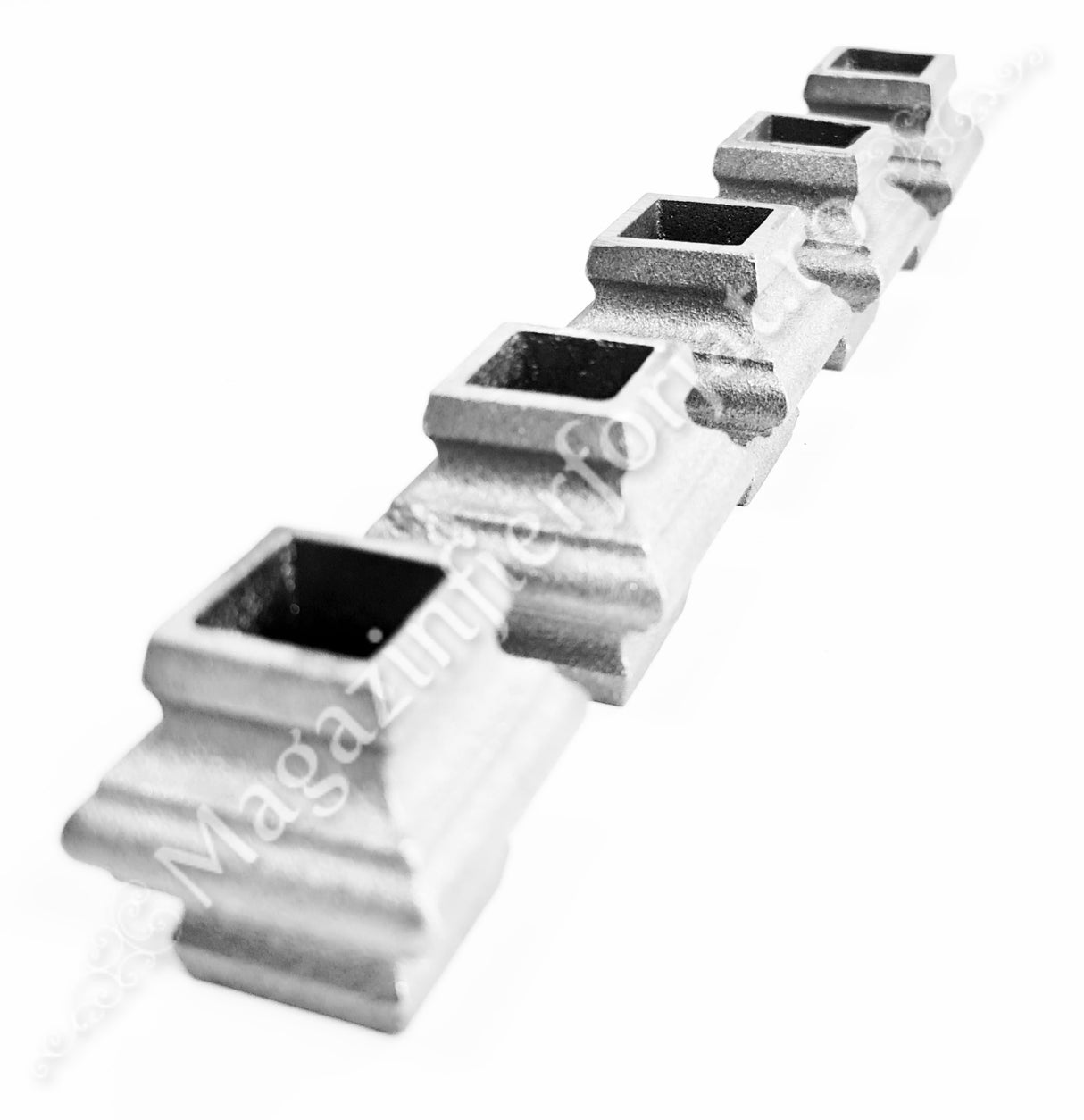 41.130.20 Pafta turnata cu basorelief H.45mm, interiorul 21.5x21.5mm, aliaj fier-fonta sudabila