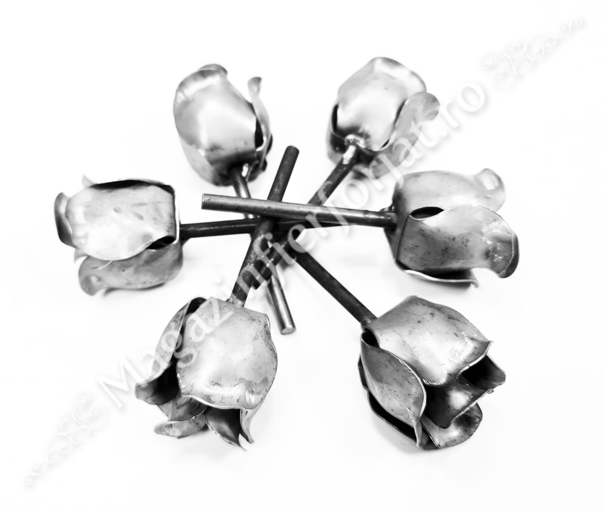 50.103.01 Trandafir din fier cu petale din tabla ambutisata de 0.5mm cu H.45mm si codita de 70mm