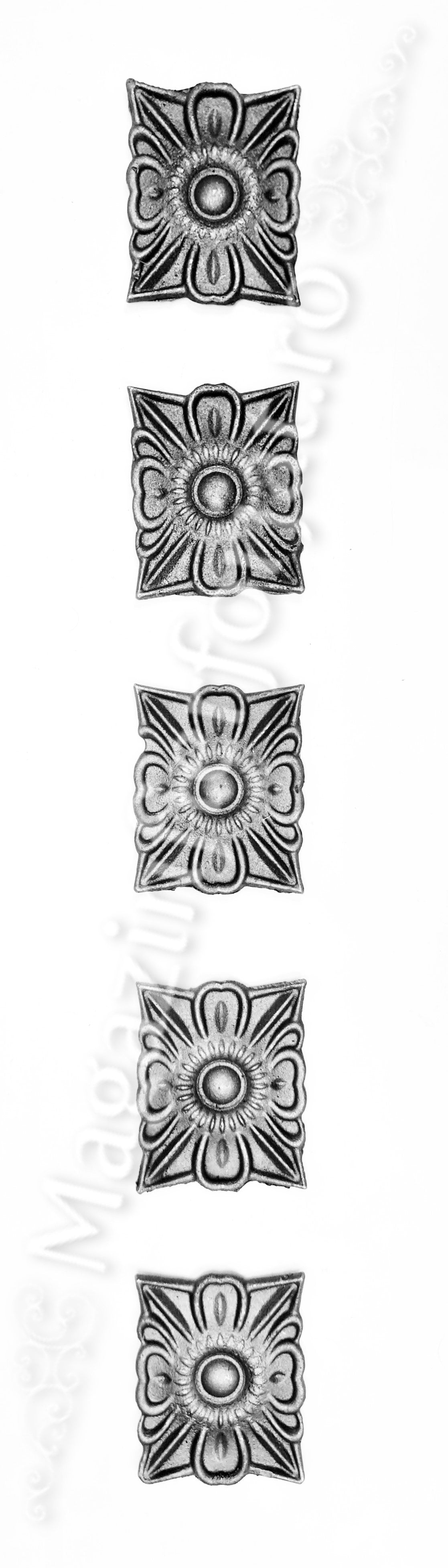 52.306 Floare dreptunghiulara turnata din aliaj oțel-fontă 85x70mm, grosime 8mm