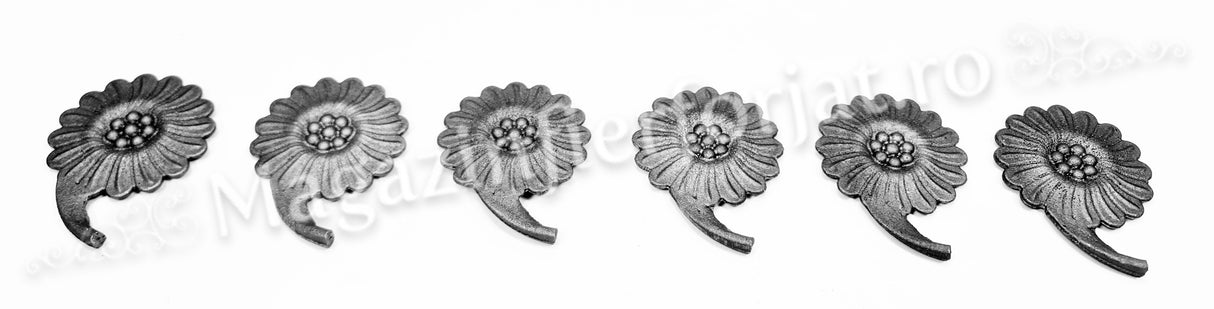 52.313 Floare CRIZANTEMA turnata din aliaj oțel-fontă D.90mm, grosime 4/9mm, cu basorelief pe ambele fețe