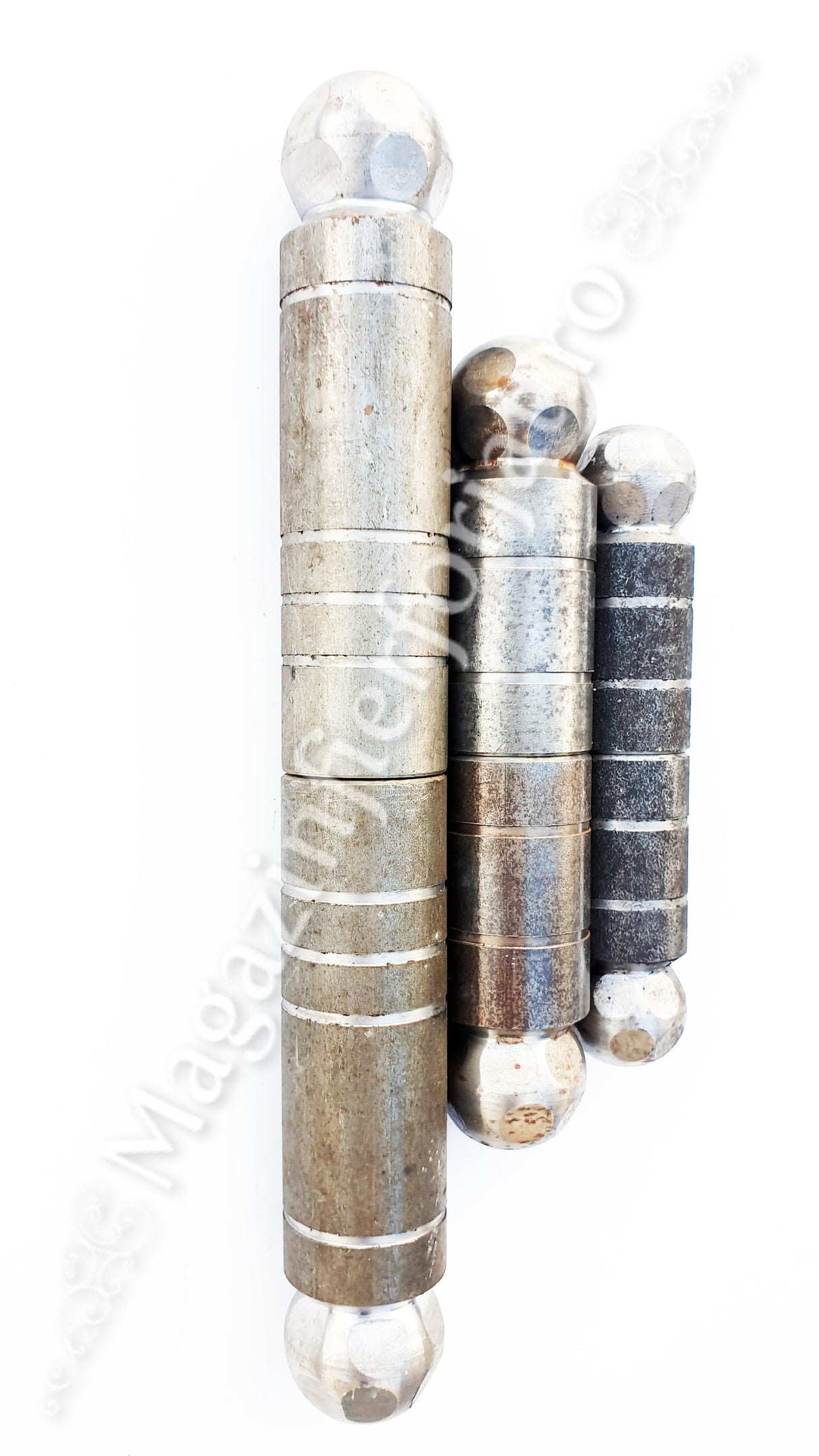 61.106.02 Balama fier forjat D.30mm H.203mm cu bile forjate si batute la ciocan pe capete