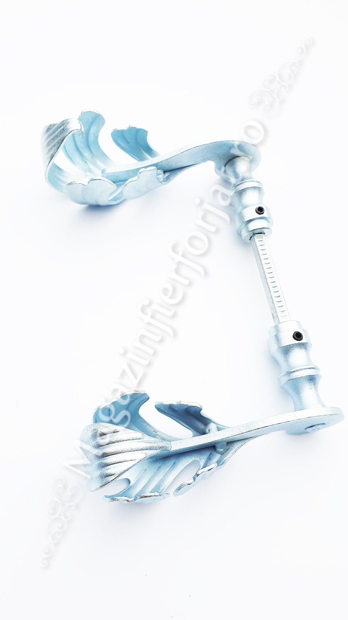 63.007.01 Set manere din fier forjat Zincate ALB 135x75mm pentru porti sau usi pietonale