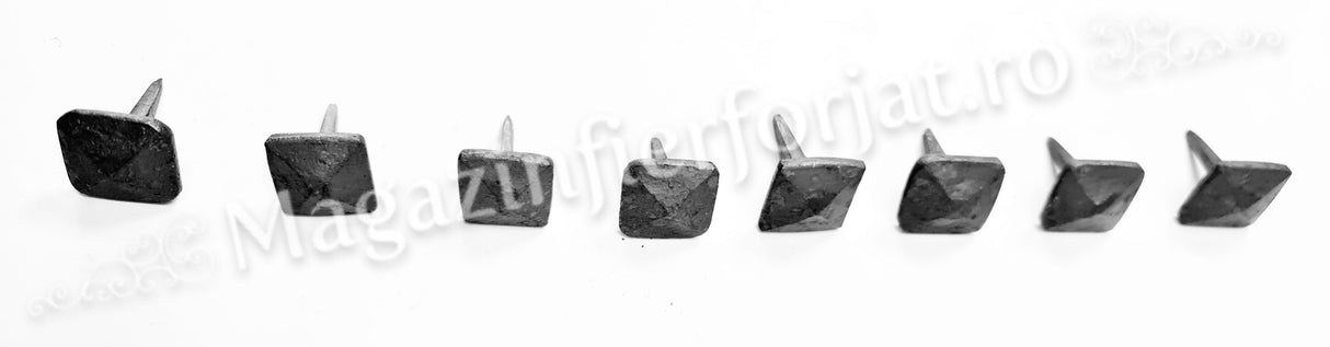64.030 NIT forjat decorativ pentru LEMN cu capul 28x28x10mm si cui 5x35mm