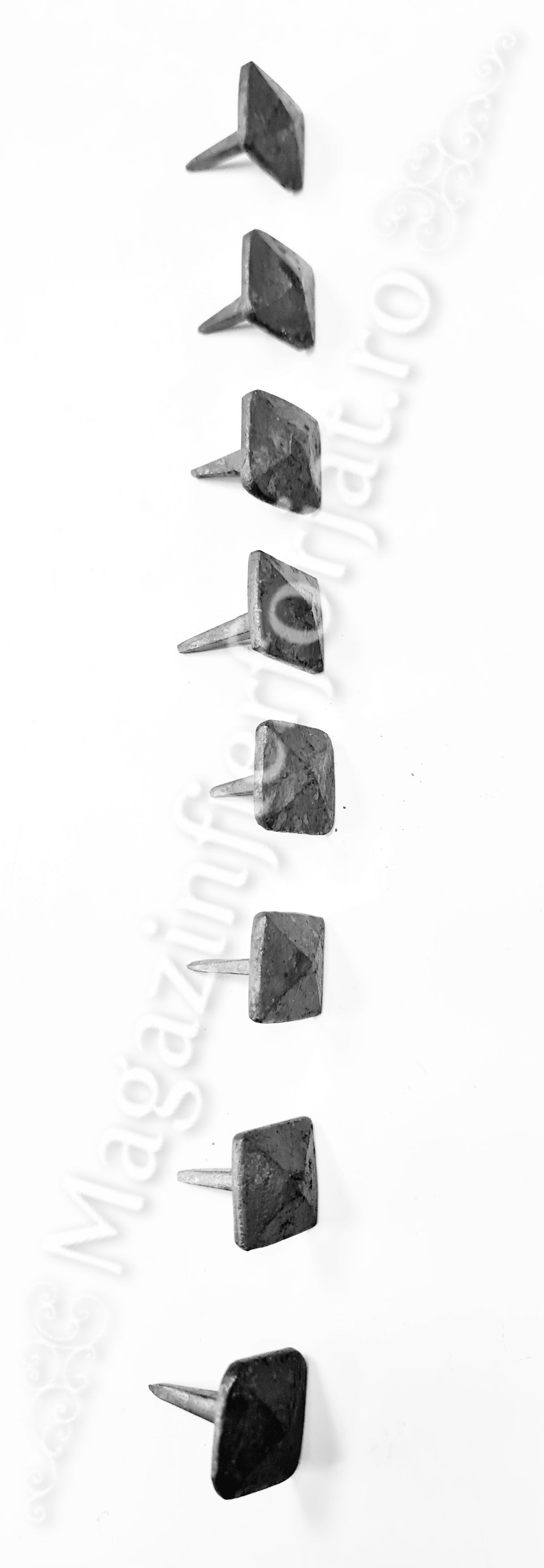 64.030 NIT forjat decorativ pentru LEMN cu capul 28x28x10mm si cui 5x35mm