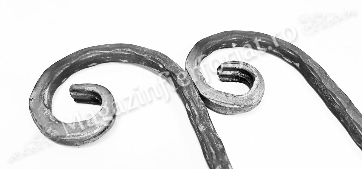 UNV60.3.4 Balustru balcon cu capatul forjat in forma de C de H.900mm din 12x12mm amprentat