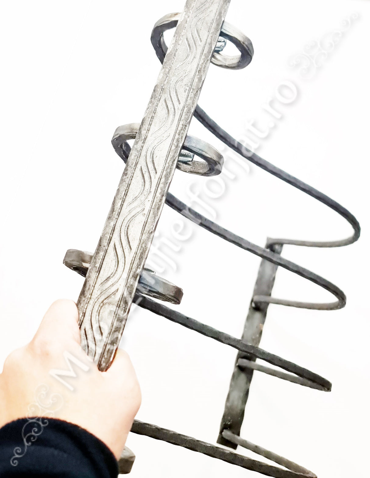 UNV60.3.4 Balustru balcon cu capatul forjat in forma de C de H.900mm din 12x12mm amprentat