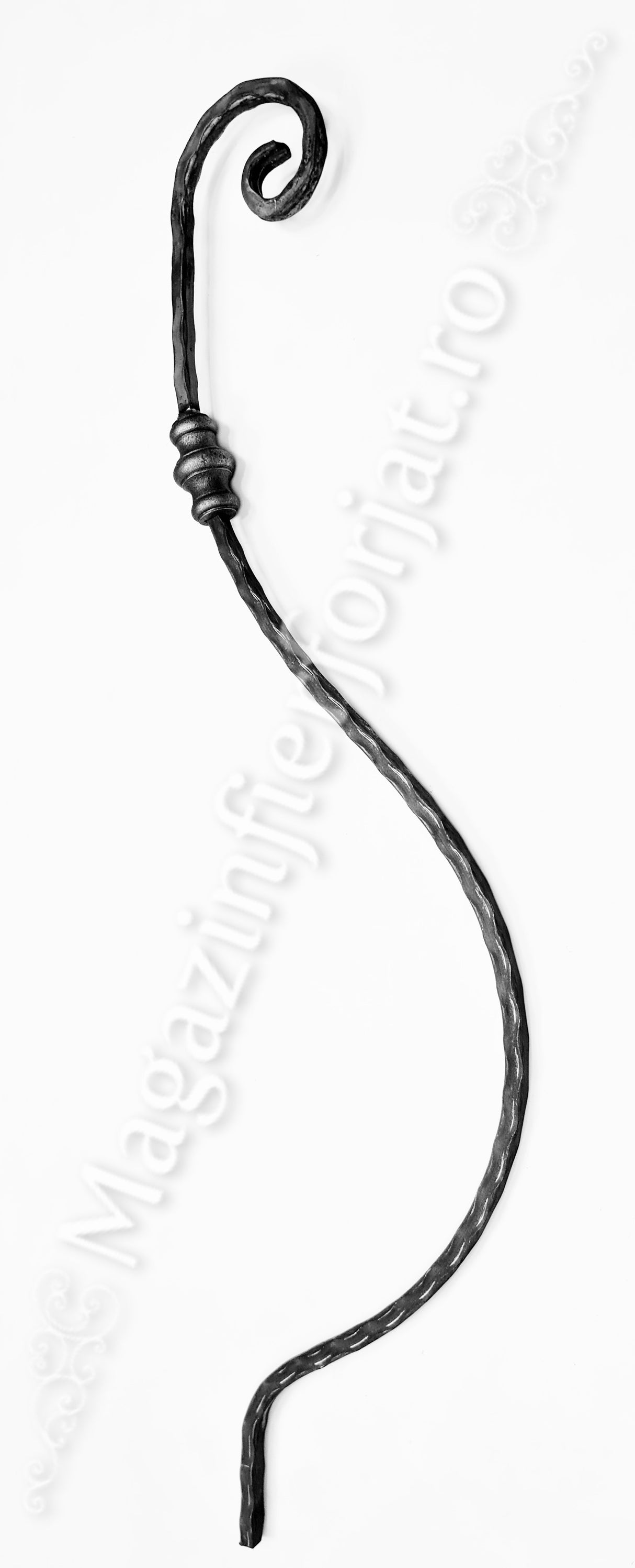 UNV60.3.5 Balustru balcon cu capatul forjat in forma de C+PAFTA SUDATA, H.900mm din 12x12mm amprentat