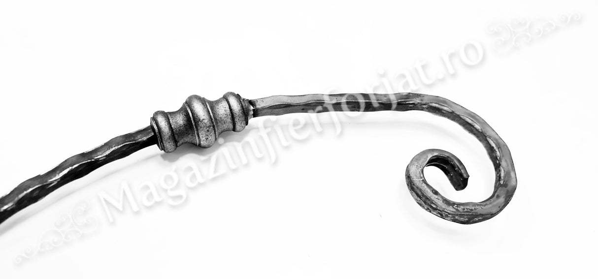 UNV60.3.5 Balustru balcon cu capatul forjat in forma de C+PAFTA SUDATA, H.900mm din 12x12mm amprentat