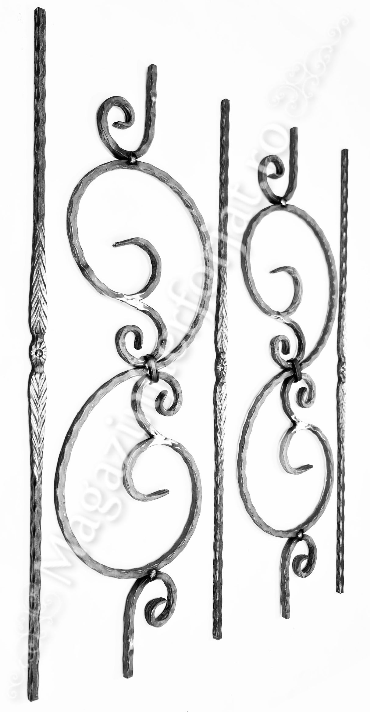 UNV70.37.1 Balustru in forma de "S" cu 4 C-uri si colier cu H.900mm x L.260mm din 12x12mm amprentat