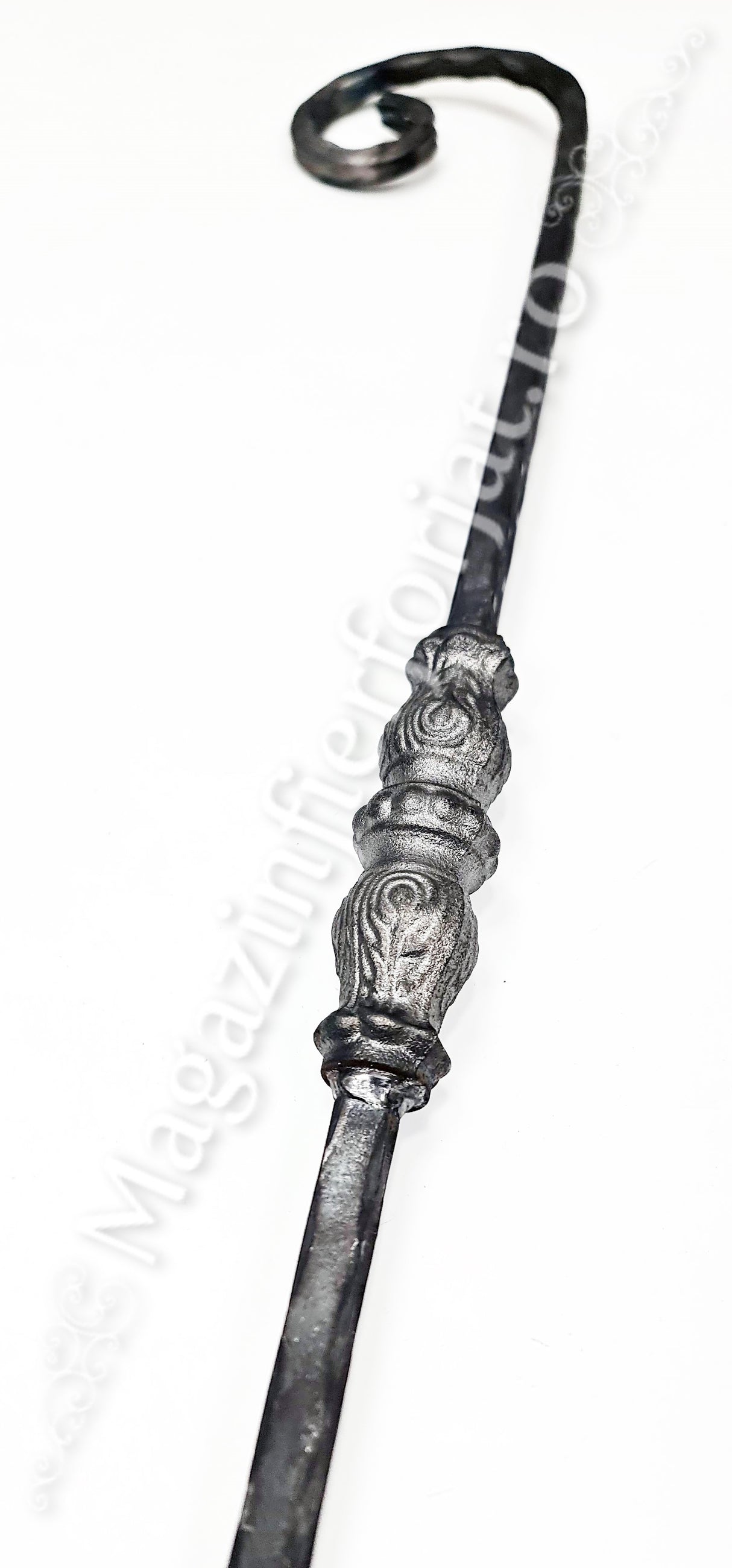 UNV70.34.1 Balustru in forma de S-cu-PAFTA din otel patrat amprentat 12x12mm H.900mm L.130mm