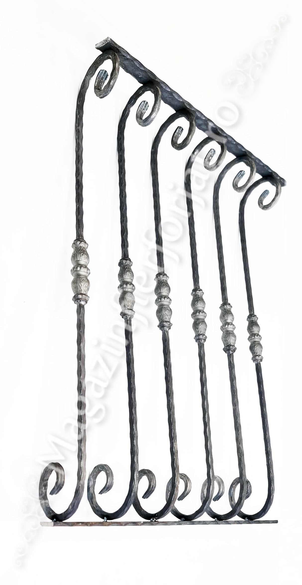 UNV70.34.1 Balustru in forma de S-cu-PAFTA din otel patrat amprentat 12x12mm H.900mm L.130mm