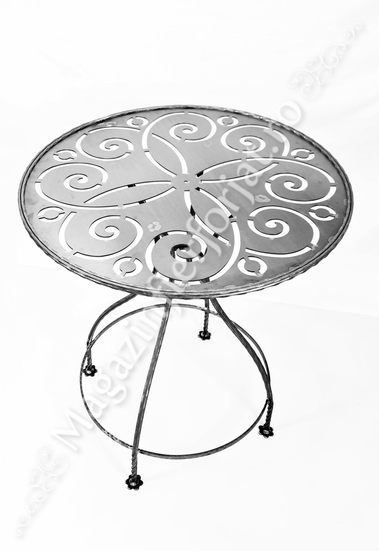 UNV92.2.1 MASA FIER FORJAT H.740mm D.670mm din fier plin 12x12mm NEVOPSITA