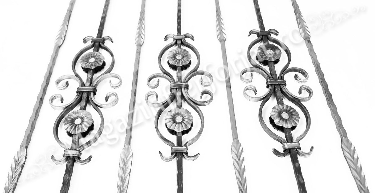 UNV70.20 Balustru din fier forjat CLEPSIDRA cu 4 Flori din 12x12mm amprentat H.900mm L.175mm