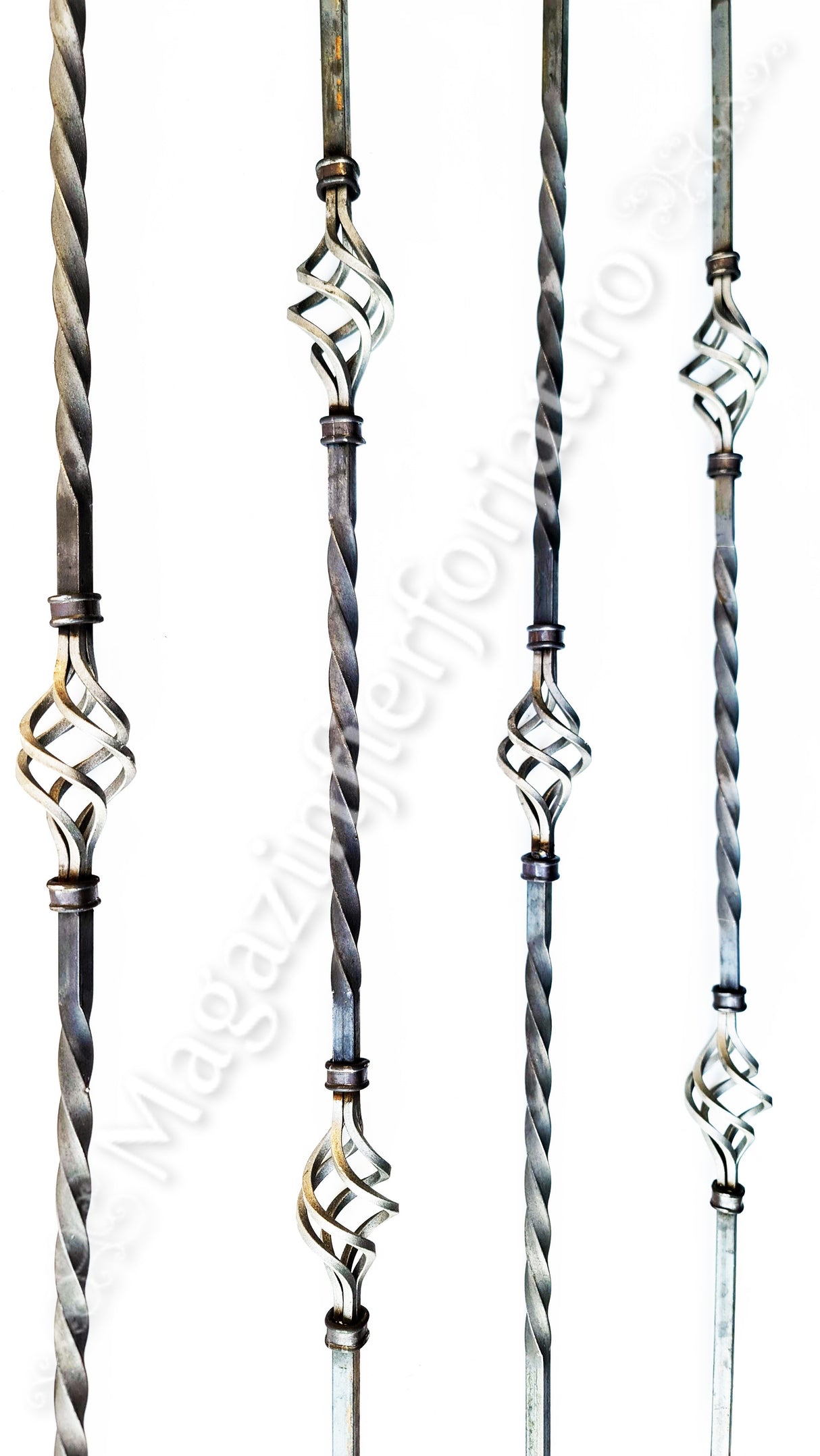 UNV70.25 Balustru vertical, din fier de 12x12mm rasucit, H.900mm, cu 2 cosulete si coliere de mascare sudura