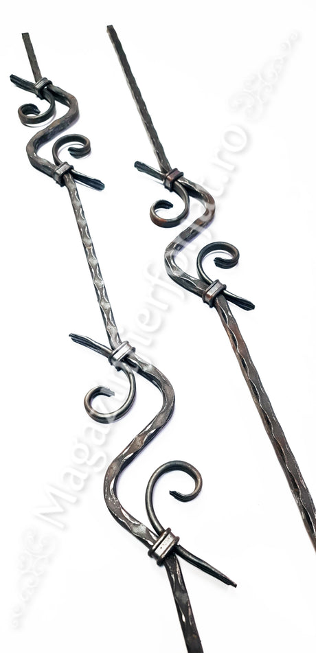 UNV70.27 Balustru din fier forjat cu doua "Z"-uri din 12x12mm amprentat H.900mm L.100mm