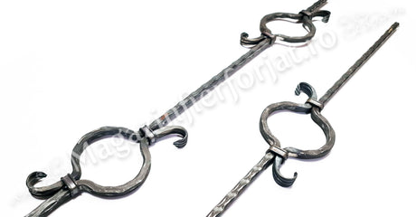 UNV70.31 Balustru din fier forjat cu doua CERC-uri FORJATE din 12x12mm amprentat H.900mm L.130mm