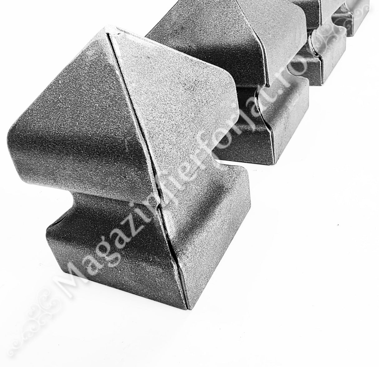 167/11 Capac PIRAMIDAL INALT - SUDAT PARTIAL cu 4 dimensiuni: 80x80mm / 100x100mm / 120x120mm / 150x150mm, grosime 2.30mm, de la Arteferro Italia