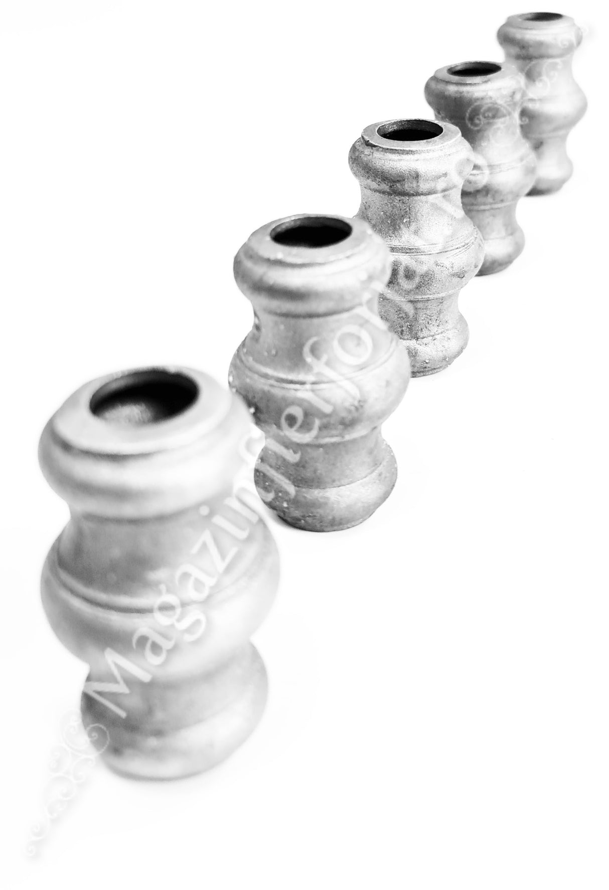 41.000.16 Pafta turnata cu basorelief H.64mm, interiorul rotund D.16mm, aliaj fier-fonta sudabila