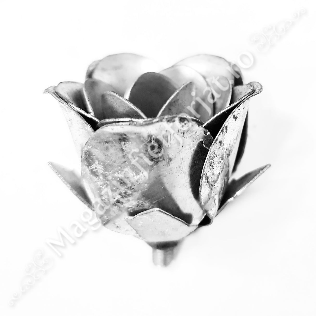 50.103 Trandafir din fier cu petale din tabla ambutisata de 0.5mm H.40mm