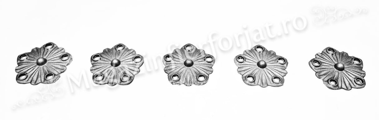 52.136 Floare turnata din aliaj oțel-fontă D.100mm cu 5 gauri, grosime 3.5mm