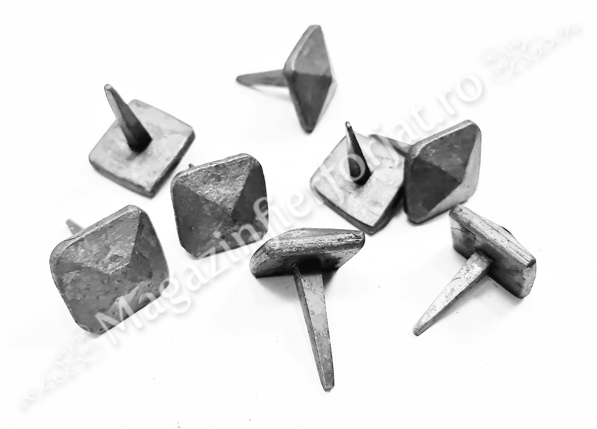 64.030 NIT forjat decorativ pentru LEMN cu capul 28x28x10mm si cui 5x35mm