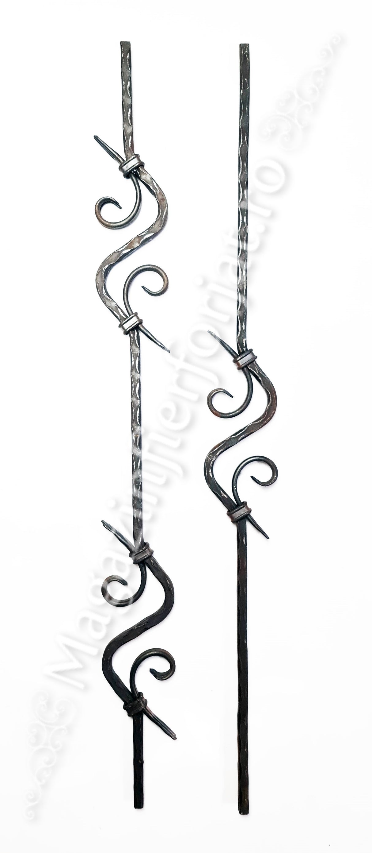 UNV70.27 Balustru din fier forjat cu doua "Z"-uri din 12x12mm amprentat H.900mm L.100mm