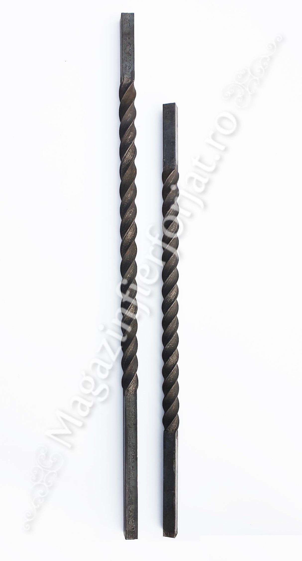 UNV71.2 Stalp de balustrada cu H.1200mm din fier PLIN 30x30mm rasucit pe o portiune de 700mm