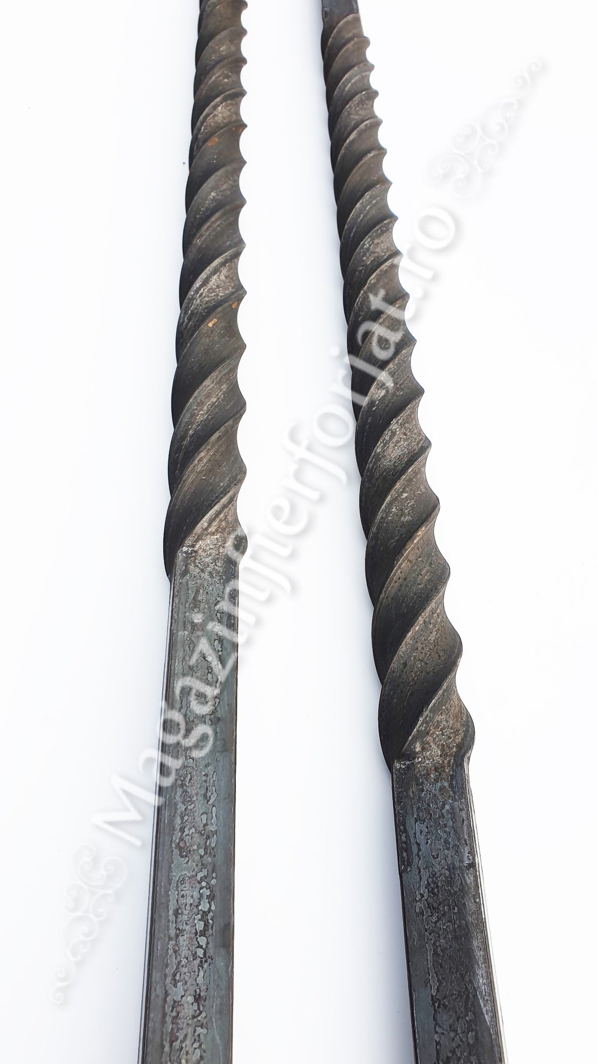 UNV71.2 Stalp de balustrada cu H.1200mm din fier PLIN 30x30mm rasucit pe o portiune de 700mm
